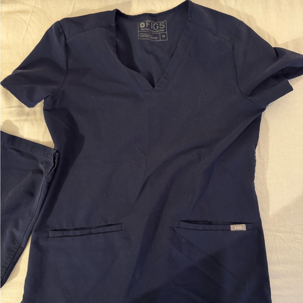 Figs Deep Blue Scrub Set - Picture 2 of 4